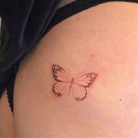 tatuajes de mariposas en el gluteo|Tatuaje de mariposa en la nalga